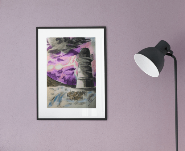 Druck eines Leuchtturms mit violettem Sturmhimmel und aufgewühltem Wasser – atmosphärisches Kunstwerk von Nia Moody 6