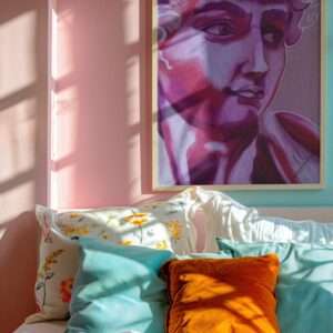 Porträtzeichnung in Rottönen auf grauem Papier – Kunstwerk „Michael“ von Jasmin Moody8