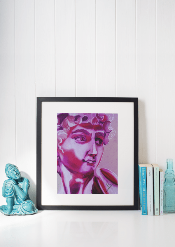 Porträtzeichnung in Rottönen auf grauem Papier – Kunstwerk „Michael“ von Jasmin Moody3