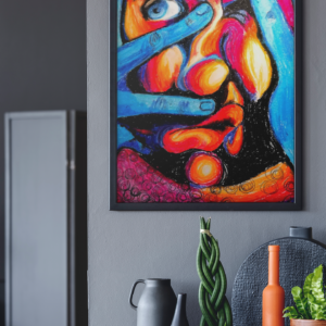 Druck eines farbstarken Gesichts mit blauen Händen, leuchtenden Farben und ausdrucksstarkem Blick – Kunstwerk von Nia Moody7