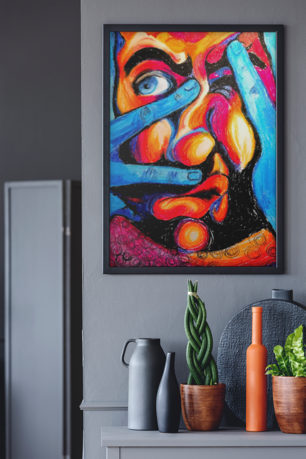 Druck eines farbstarken Gesichts mit blauen Händen, leuchtenden Farben und ausdrucksstarkem Blick – Kunstwerk von Nia Moody7
