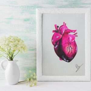 Anatomisch korrektes Herz in Pink- und Violetttönen auf hellem Hintergrund - Kunstdruck von Jasmin Moody7