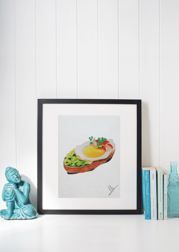 Druck eines Toastbrots mit Spiegelei, Gemüse und Salat – farbenfrohes Food-Art-Motiv von Nia Moody4