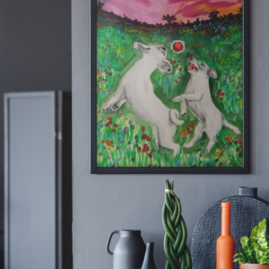 Druck zweier weißer Hunde beim Spielen auf einer bunten Blumenwiese mit Sonnenuntergang – Kunstwerk von Nia Moody7