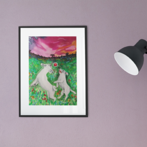 Druck zweier weißer Hunde beim Spielen auf einer bunten Blumenwiese mit Sonnenuntergang – Kunstwerk von Nia Moody6