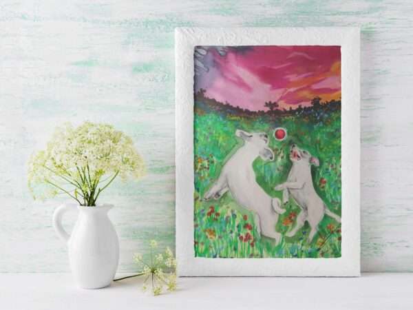 Druck zweier weißer Hunde beim Spielen auf einer bunten Blumenwiese mit Sonnenuntergang – Kunstwerk von Nia Moody5