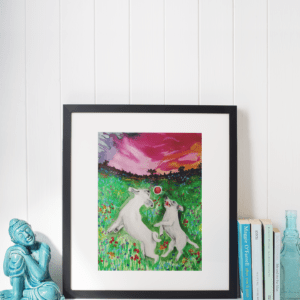 Druck zweier weißer Hunde beim Spielen auf einer bunten Blumenwiese mit Sonnenuntergang – Kunstwerk von Nia Moody3
