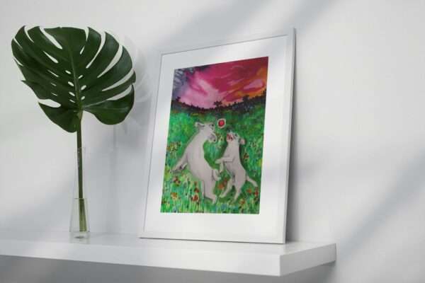 Druck zweier weißer Hunde beim Spielen auf einer bunten Blumenwiese mit Sonnenuntergang – Kunstwerk von Nia Moody2