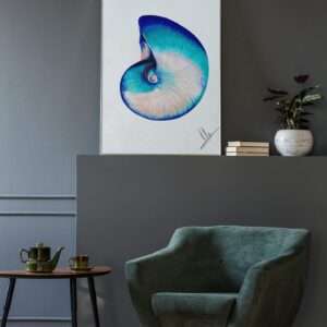 Druck einer spiralförmigen Muschel mit türkisen, blauen und rosafarbenen Nuancen – Kunstwerk von Nia Moody9