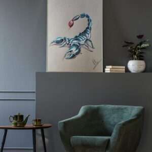 Druck eines blauen Skorpions mit rotem Stachel auf grauem Hintergrund – Kunstwerk von Nia Moody9