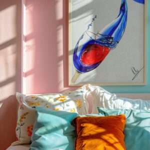 Abstrakte Zeichnung von Wein und Wasser in einem Glas – rote und blaue Farbwellen, Kunst von Jasmin Moody7