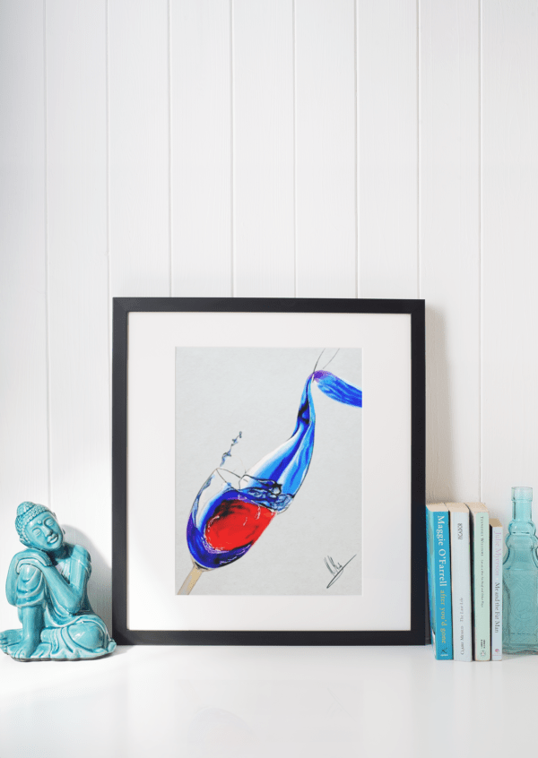 Abstrakte Zeichnung von Wein und Wasser in einem Glas – rote und blaue Farbwellen, Kunst von Jasmin Moody2
