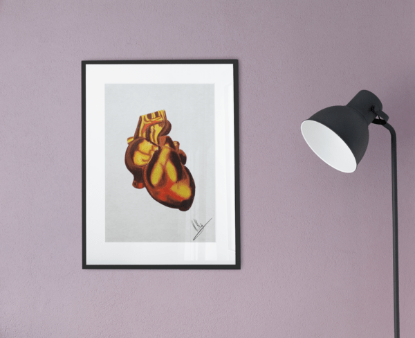 Druck eines anatomischen Herzens in goldgelben und rötlich-braunen Tönen – Kunstwerk von Nia Moody6