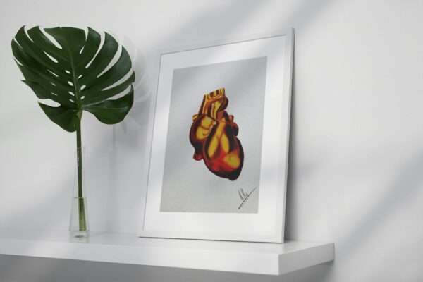 Druck eines anatomischen Herzens in goldgelben und rötlich-braunen Tönen – Kunstwerk von Nia Moody2
