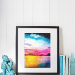 Druck eines farbintensiven Sonnenuntergangs mit Wasser und Himmel in Magenta, Blau und Gelb – Kunstwerk von Nia Moody3